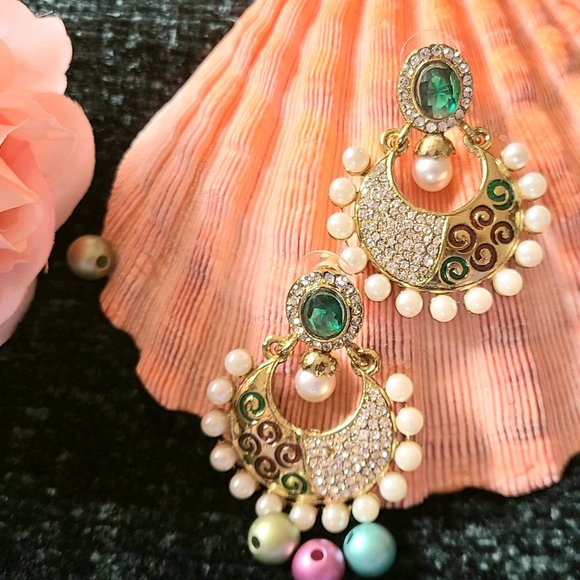 Beautiful- Semi-Precious Green/Clear Stones with Pearls - Round Earrings - Picture 3 of 12